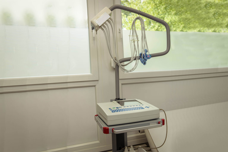Medical cart battery power