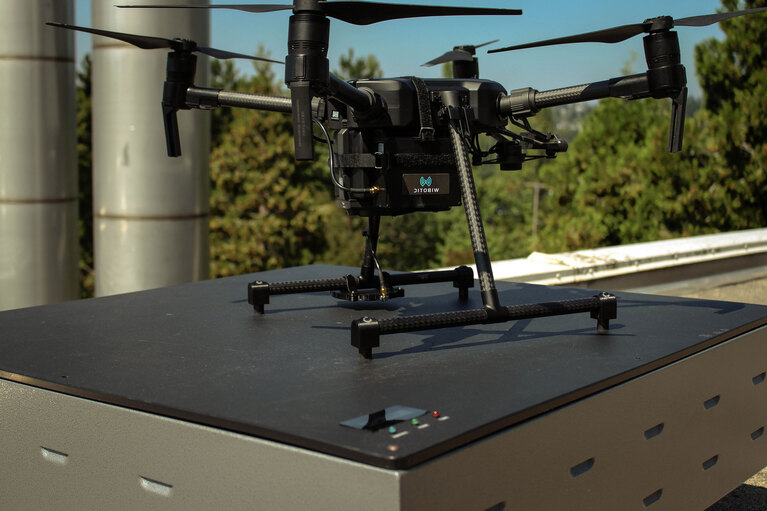 Wireless charging for robotics and UAVs